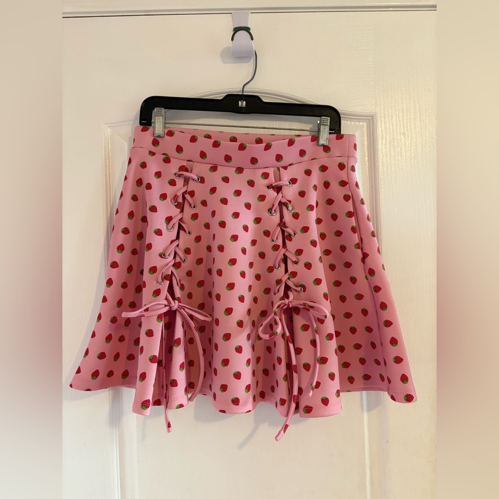 Hot Topic Pink Strawberry Pattern Laced In Bows Mini Pleated Skirt Size US L